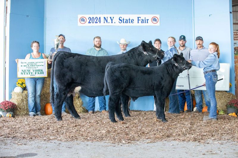 Leslie-Mesch_Supreme_CowCalf-2024.jpeg Leslie-Mesch_Supreme_CowCalf-2024